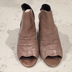 Vince Camino sling back open toe leather scrunch vamp size 8.5